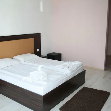 Spacious 2bedroom Apartment *